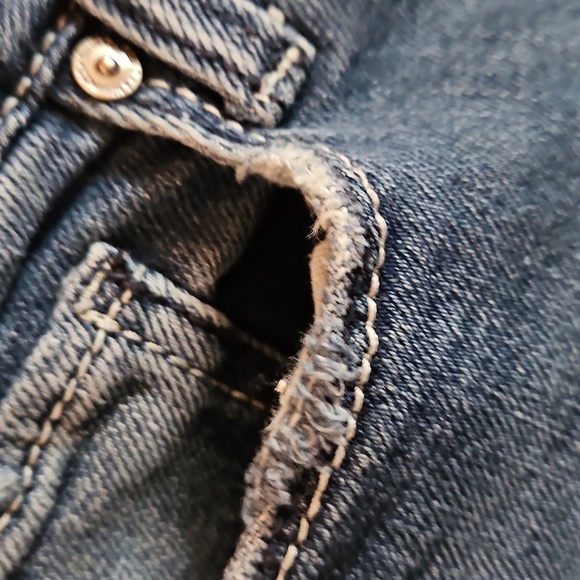 Silver Suki Boot Cut Sz 28x33 Denim Jeans, Medium Wash Blue - Picture 14 of 15